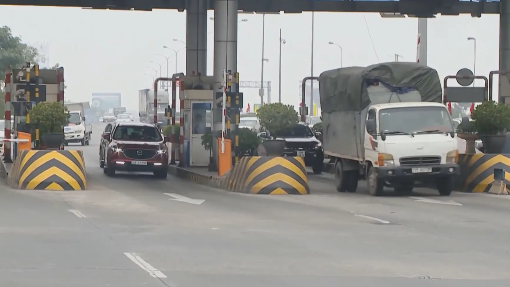 Phạt trạm thu phí 70 triệu đồng nếu để ô tô ùn tắc